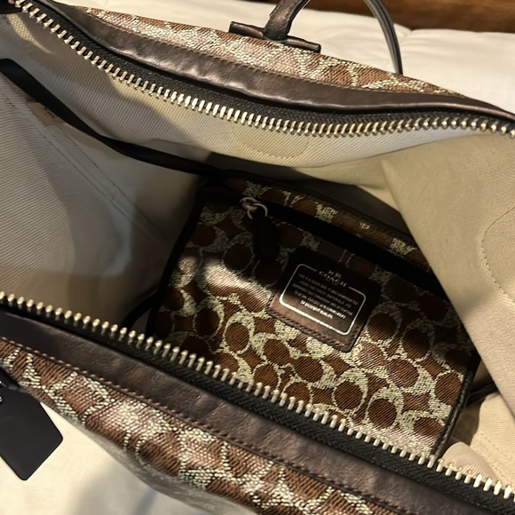 COACH Coated Canvas Signature Taxi Tote Tan - Picture 7 of 14
